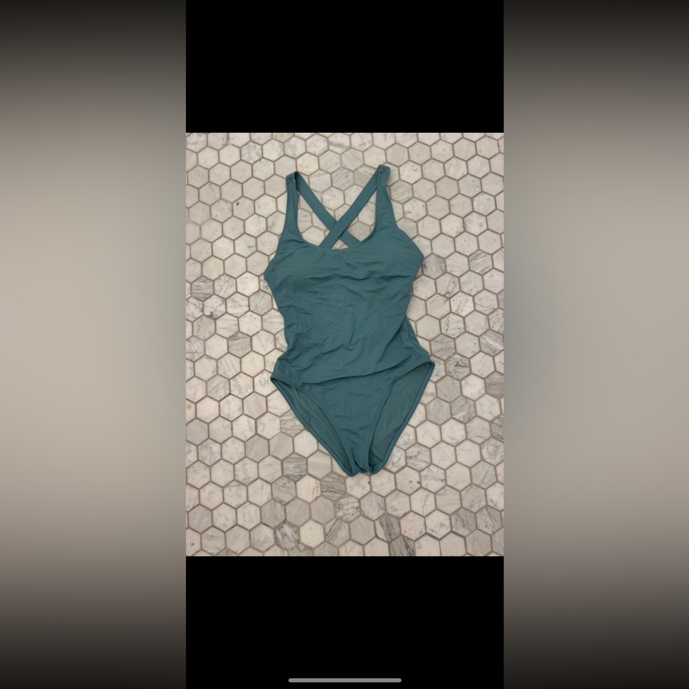 Andie one piece, L - Picture 2 of 3